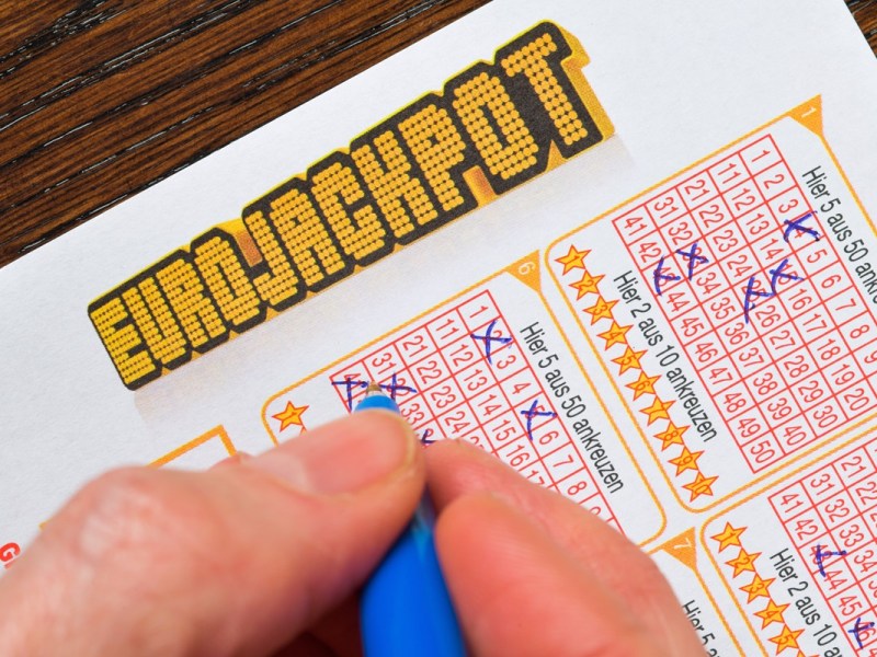 Mann verrät Lotto-Geheimnis kurz vor seinem Tod – Jahre später passiert es!
