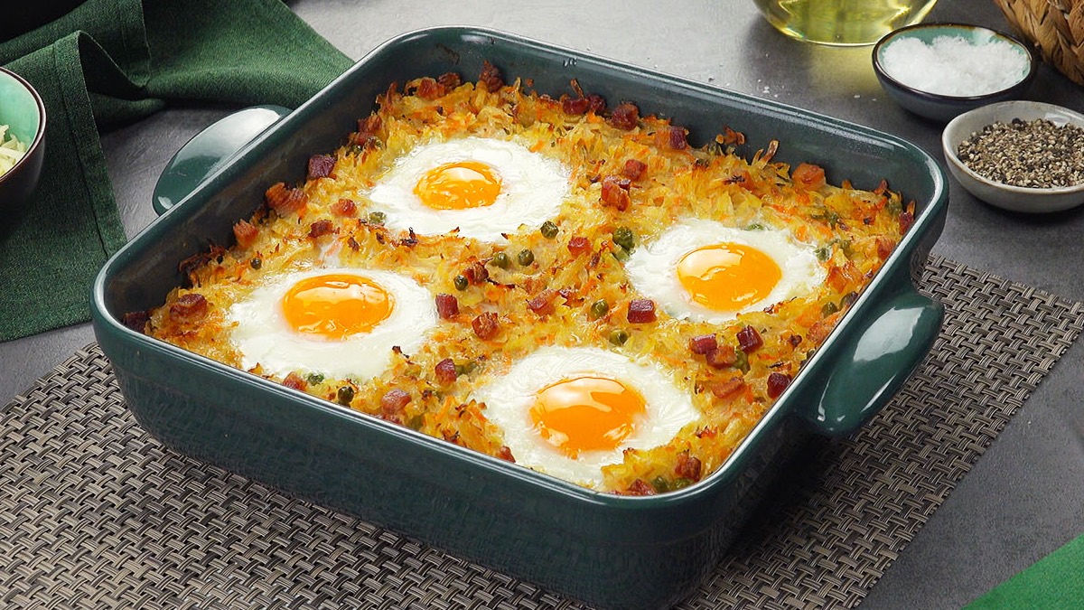Dieser Kartoffelauflauf mit Spiegeleiern vereint zwei absolute Lieblinge