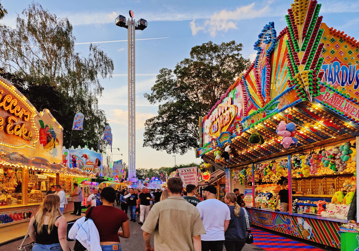 Cranger Kirmes: Hoch & rasant – neue Attraktion sorgen für XXL-Wirbel