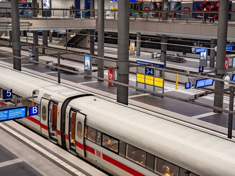 Deutsche Bahn greift an Bahnhöfen durch – was sich für Passagiere ändert