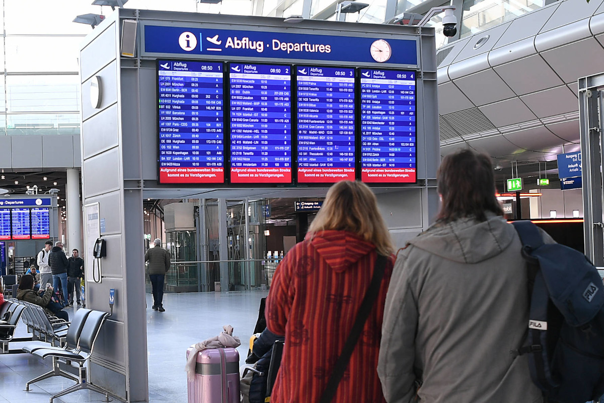 Flughafen Düsseldorf: Passagiere machen Luftsprünge! Airport sorgt für Paukenschlag