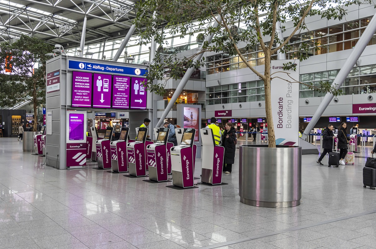 Flughafen Düsseldorf: Das gab es noch nie! Urlauber schlackern mit den Ohren!