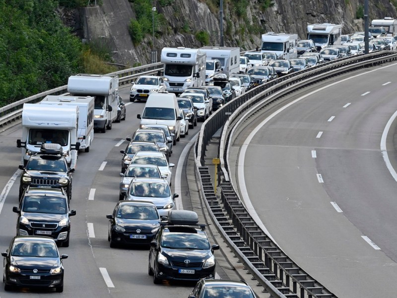 Urlaub in Italien, Schweiz und Co.: Reisende kommen aus dem Urlaub zurück – und erhalten düstere Nachrichten