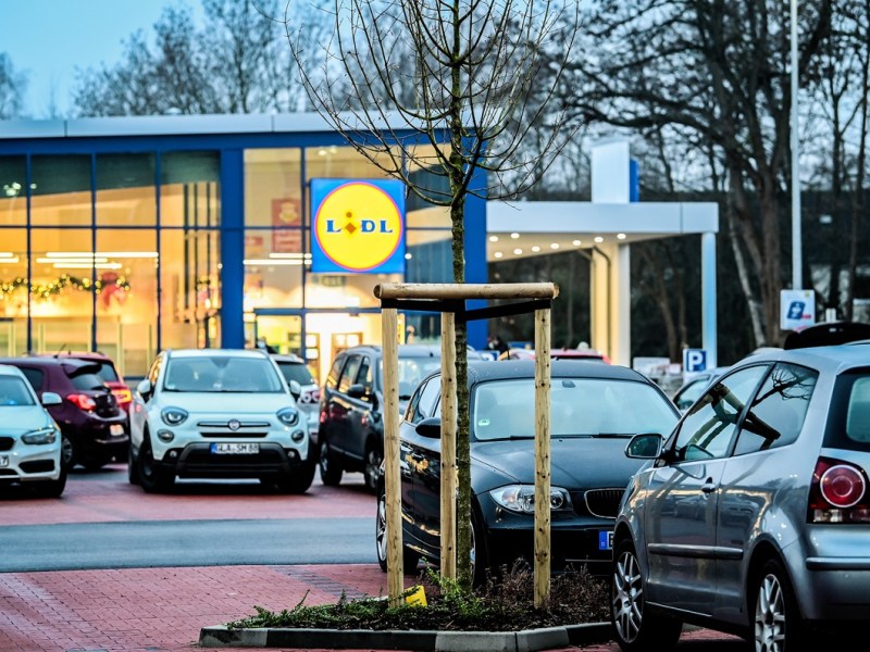 Lidl-Kunden staunen nicht schlecht – sie sehen es schon auf dem Parkplatz
