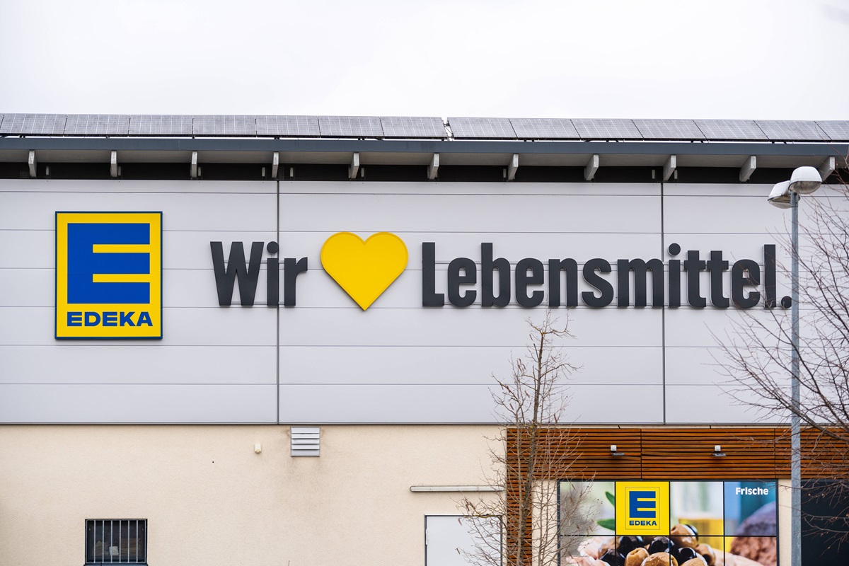 Edeka: Jetzt wird’s richtig schlüpfrig! „Warum liegt hier überhaupt Stroh?“