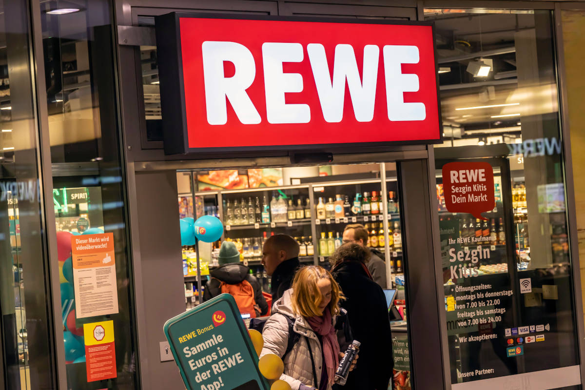 Rewe-Kunden trifft am Regal der Schlag – droht die nächste Hamsterkauf-Welle?