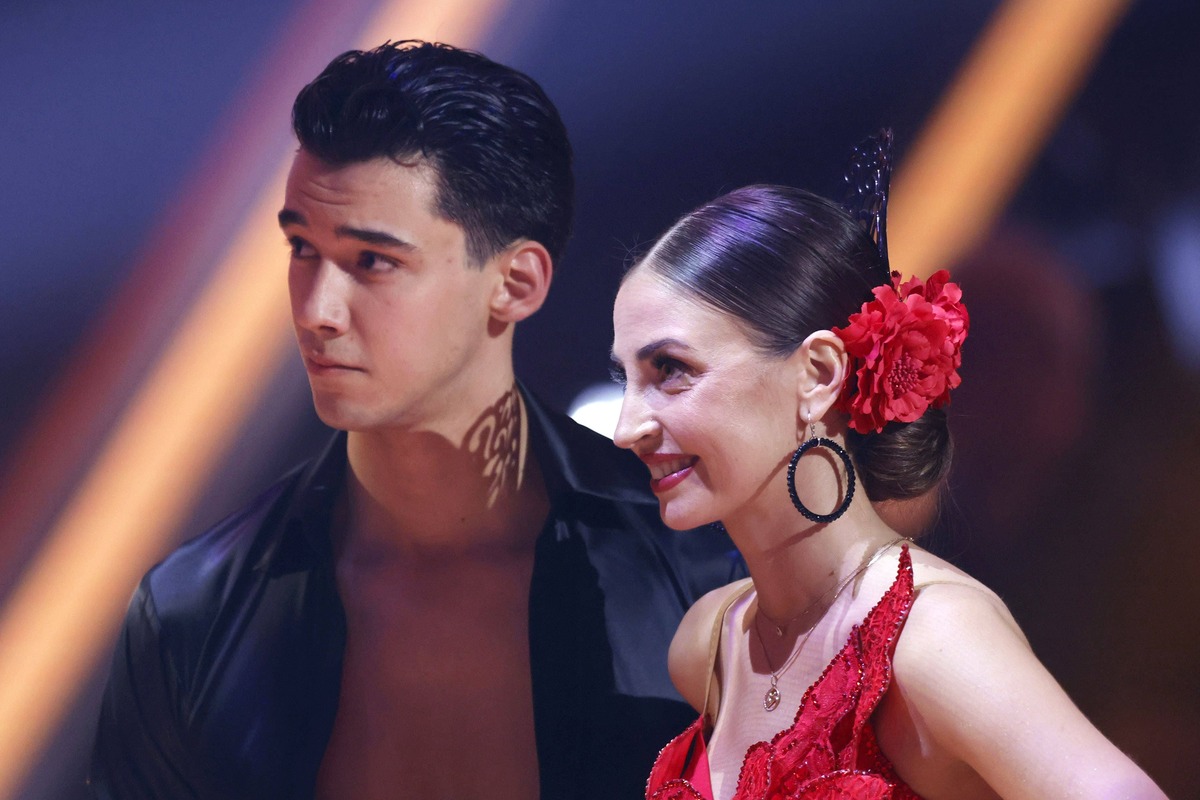 „Let’s Dance“: Kurz vorm Auftritt – DAS flüstern die Profis den Stars ins Ohr