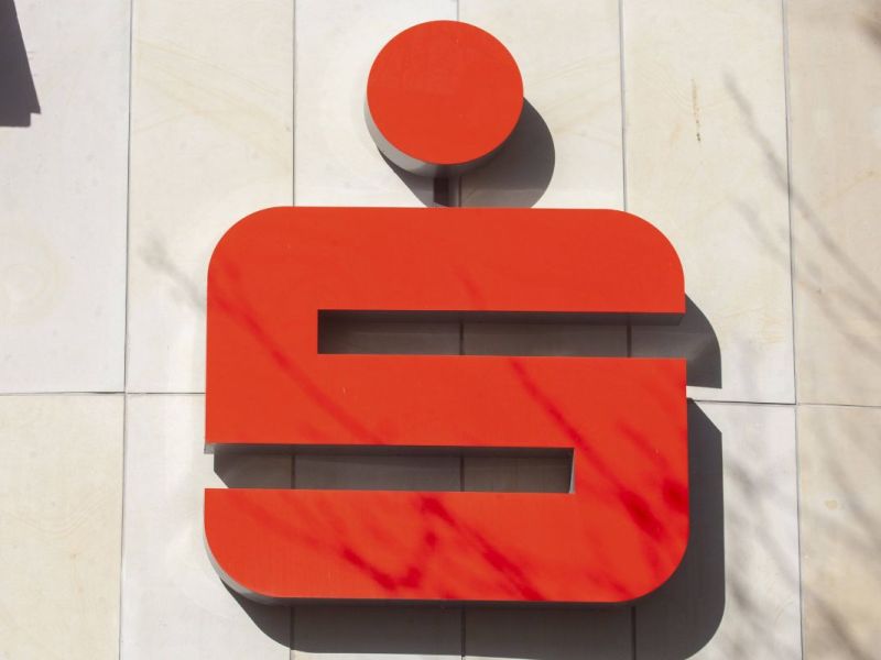 Sparkassen-Kunden zahlen drauf – Banken-Vergleich zeigt es auf