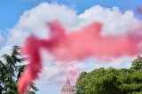 Aufregung während des Konklaves: Pink statt Weiß - Dieser Rauch sorgt im Vatikan für Wirbel!