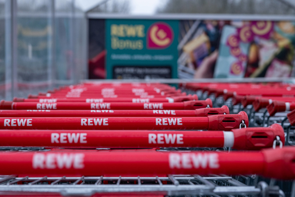 Rewe-Kunde fällt auf Ladendieb rein – die Quittung zahlt er