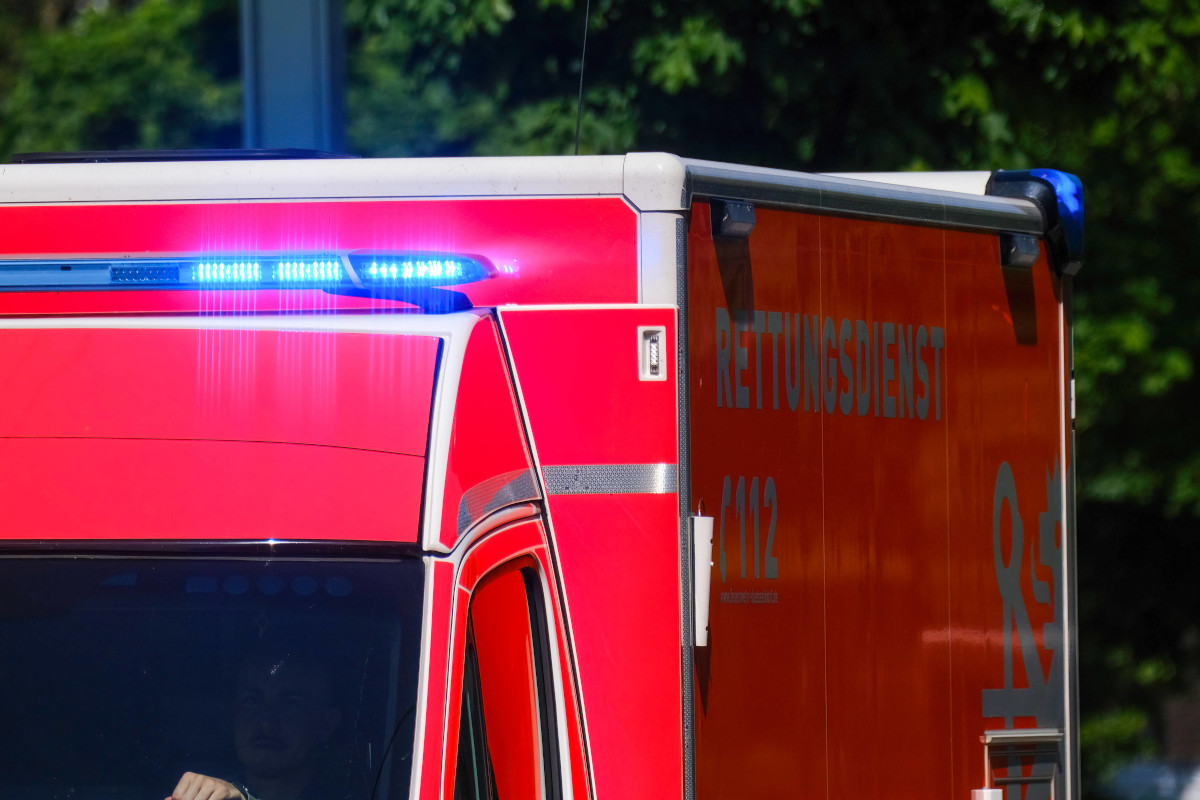 NRW: Horror am 1. Mai! Baum stürzt auf Menschen – mindestens fünf Verletzte