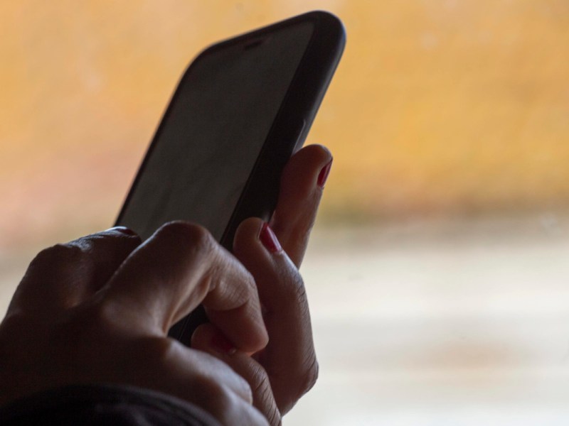 Whatsapp: Wenn dein Chat-Partner zu viele Emojis nutzt, sollten bei dir alle Alarmglocken schrillen