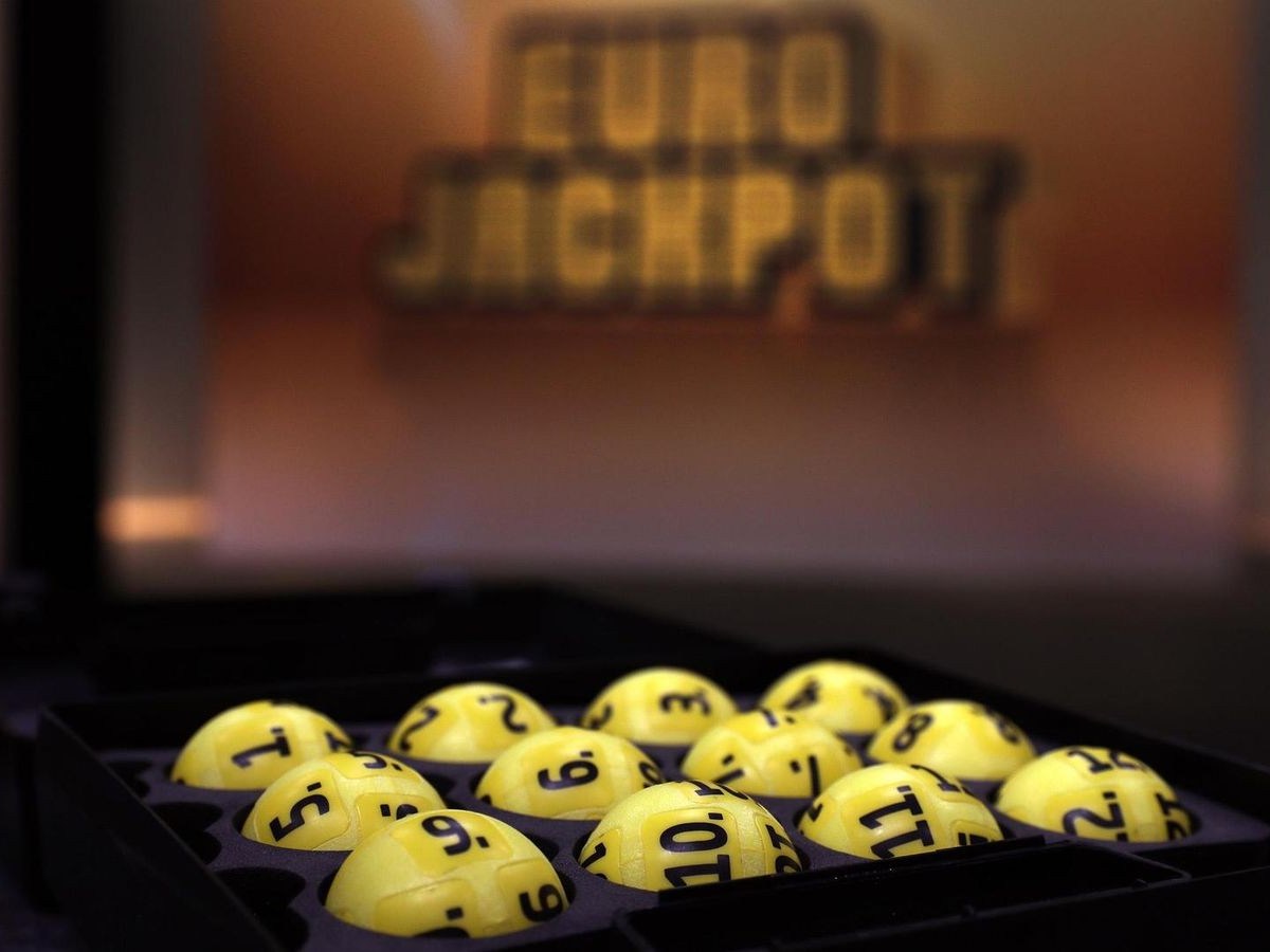 Bei der Ziehung von Eurojackpot am Freitag, 30. Mai, tippte ein Spielteilnehmer aus Niedersachsen die gezogenen Gewinnzahlen 4, 5, 26, 29 und 43 sowie die beiden Eurozahlen 5 und 9 richtig. In der Gewinnklasse 1 erhält der Neu-Millionär nun 17,6 Millionen Euro.