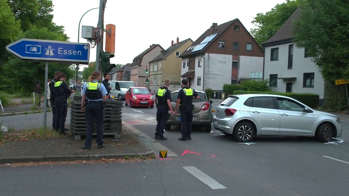 Dortmund-Mann-rennt-ber-die-A40-Polizei-verfolgt-ihn-mit-Hubschrauber-und-Hund