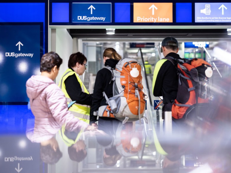 Das sollten Reisende am Flughafen Düsseldorf vermeiden – sonst wird es richtig teuer