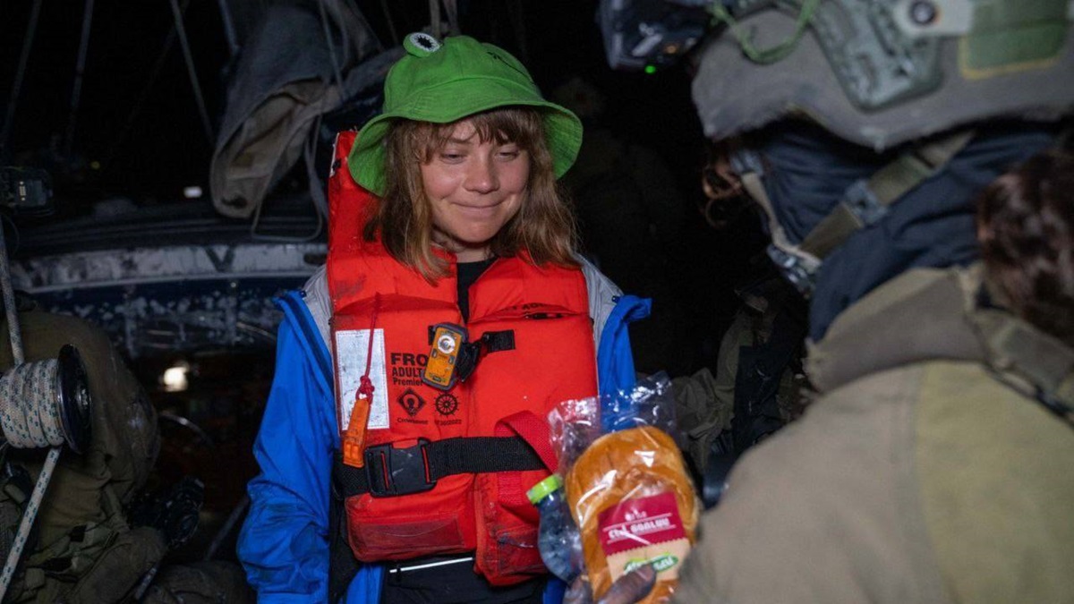 Die israelische Marine hat das Solidaritätsschiff „Madleen“ mit Greta Thunberg und weiteren Aktivisten auf dem Weg nach Gaza gestoppt und in einen israelischen Hafen gebracht. Das Schiff sollte Hilfsgüter transportieren, wurde jedoch von Israel als Medienprovokation kritisiert.