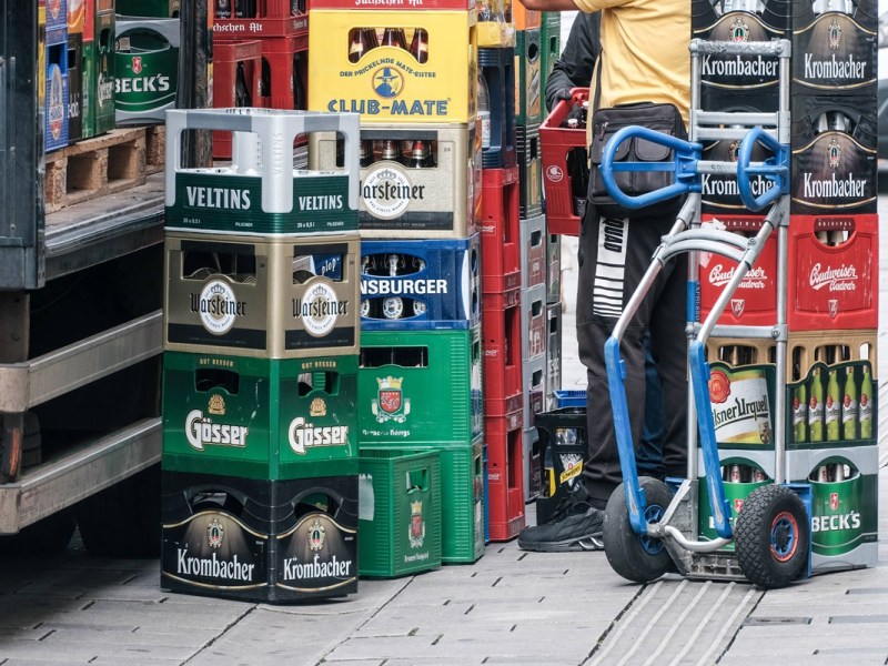 Rewe, Lidl und Co.: Der nächste Preis-Wahnsinn steht an! Wird das Bier zum Luxusprodukt?