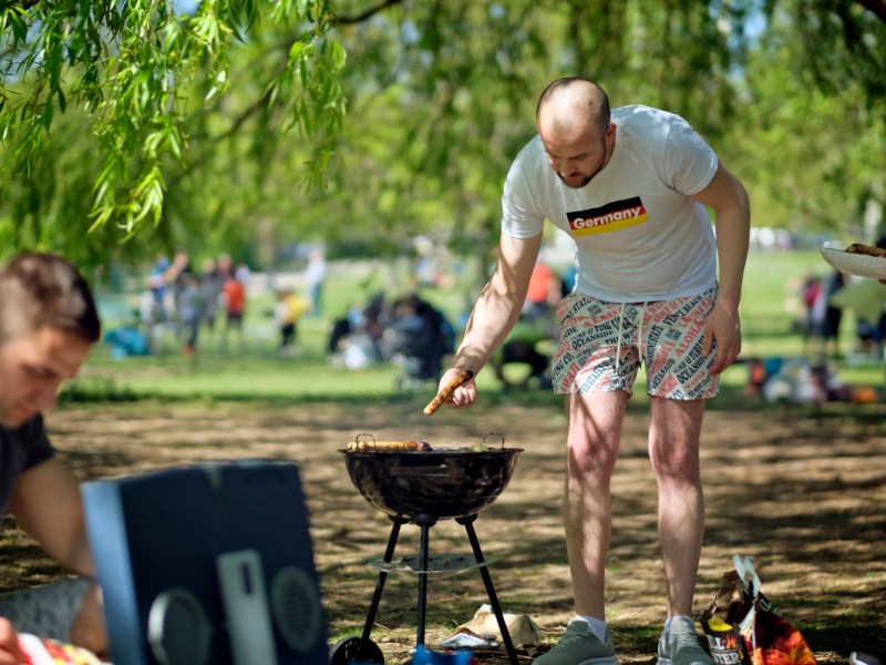 Stadt Bochum verkündet strenge Grill-Regeln – Bürger spotten: „Lachnummer des Jahrhunderts“