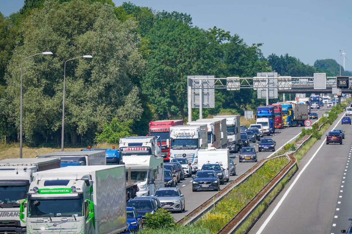 NRW-Bürger wollen über Fronleichnam in die Niederlande – Mega-Chaos auf ...