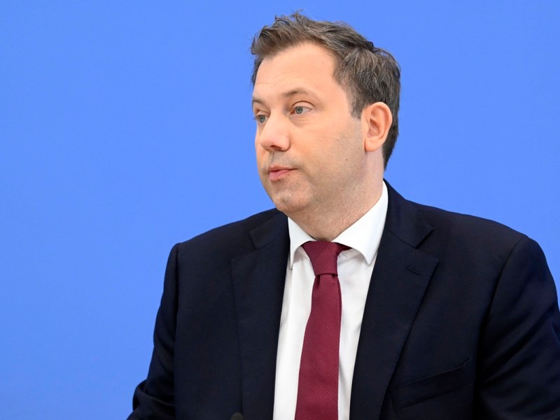 Bürgergeld: Kosten explodieren! Merz-Regierung hinkt Anspruch weit hinterher