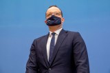 „Ich habe ein reines Gewissen“ beteuert Jens Spahn (CDU) – doch was steckt wirklich hinter dem Fiege-Deal und den Geld-Klagen? Der Druck steigt.