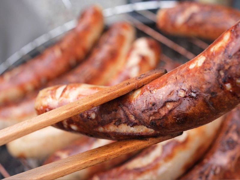 Rewe, Penny und Co.: Vorsicht bei beliebten Bratwurst-Produkten – der Grund ist ernst