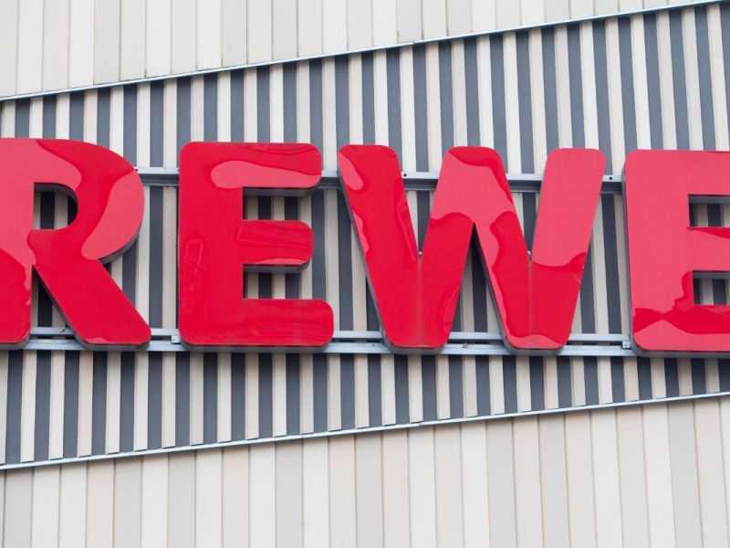 Rewe, Edeka und Co: Eigenmarken immer günstiger? Bittere Wahrheit kommt ans Licht