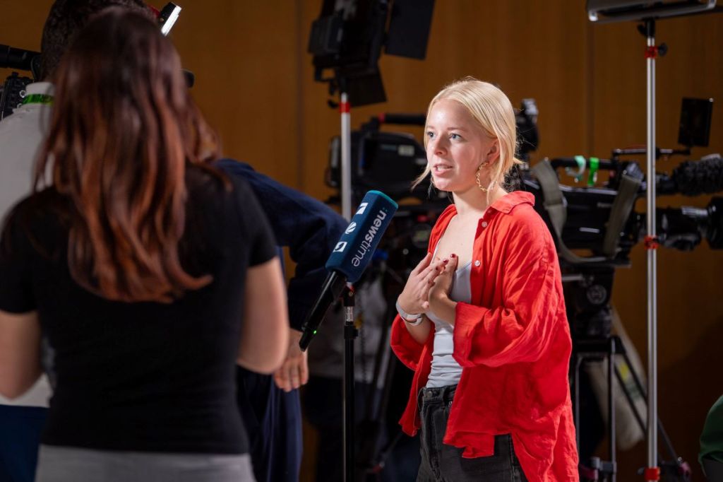 „A.C.A.B.“ im Bundestag: Nietzards Outfit entfacht bundesweite Debatte