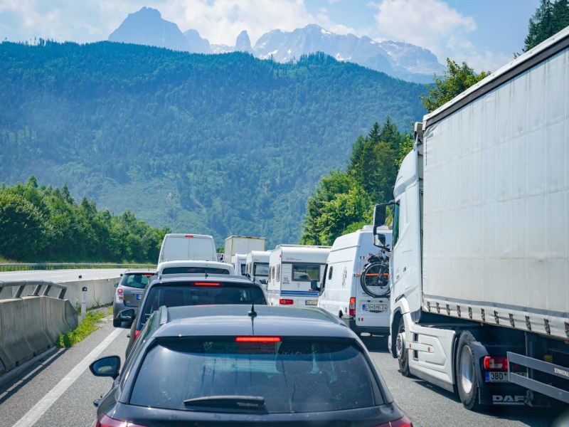Urlauber wollen in die Ferien – sie sollten nicht nur das Verkehrschaos bedenken