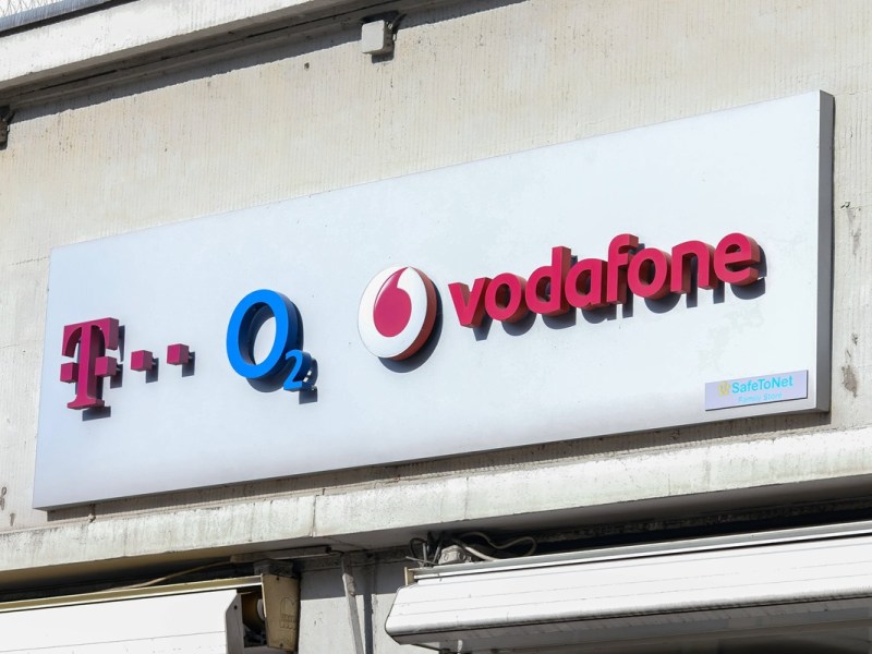 Vodafone, Telekom und Co.: Diese Nachricht beunruhigt – immer mehr Ältere sind betroffen