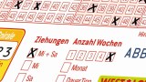 Der Mehrwochenschein macht’s möglich: Urlauben und Lotto spielen aus der Ferne.