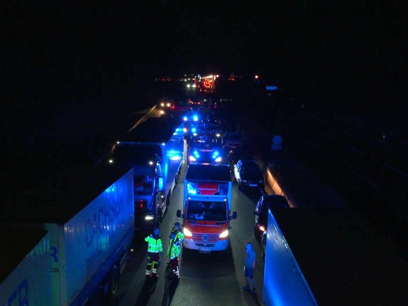 Mädchen stirbt auf A40 bei Dortmund ++ Autobahn stundenlang gesperrt