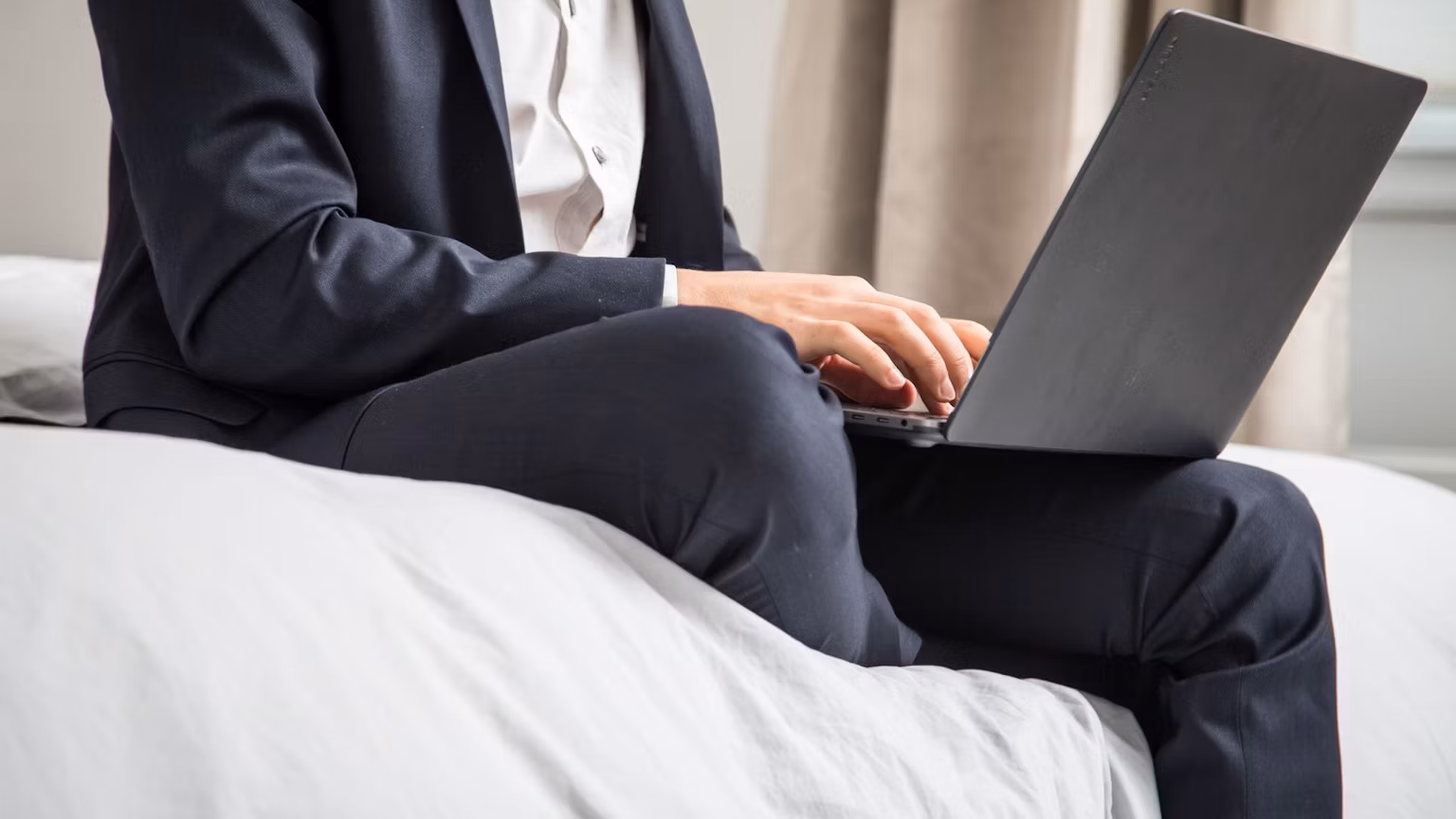 Singles zahlen im Schnitt 47,8 % ihres Einkommens