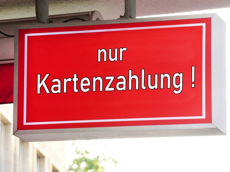 Bargeld bald Geschichte? Bäckerei-Kette geht ersten drastischen Schritt