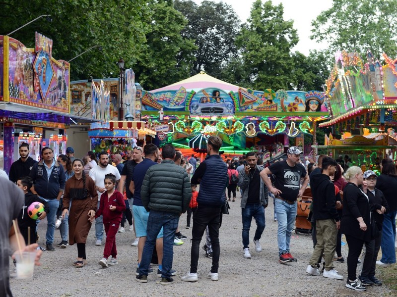 Kurz vor dem Start der Beecker Kirmes geht die Warnung rum – Duisburger horchen auf
