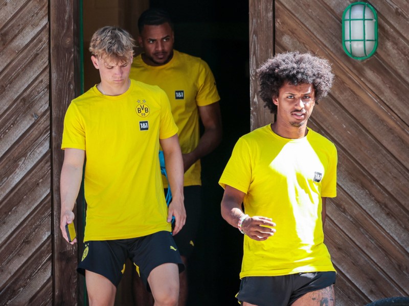 Nächster Flügel-Spieler weg? Konkurrent angelt nach BVB-Profi