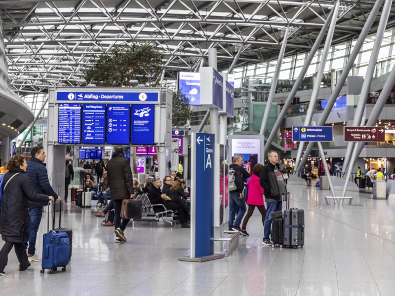 Flughafen Düsseldorf wendet sich kurz vor Sommerferien an Gäste – DAS solltest du wissen
