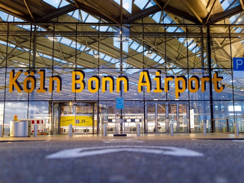 Ekel-Alarm am Flughafen Köln/Bonn – unfassbar, was Beamte in Kekspackungen finden