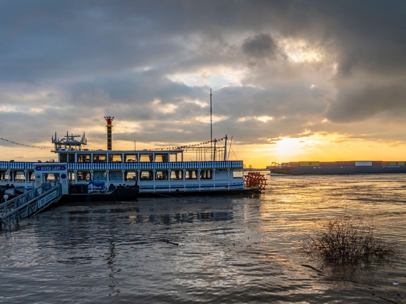 Norbert aus NRW fährt mit dem Schiff auf dem Rhein – ein letzter Ausflug mit der Familie