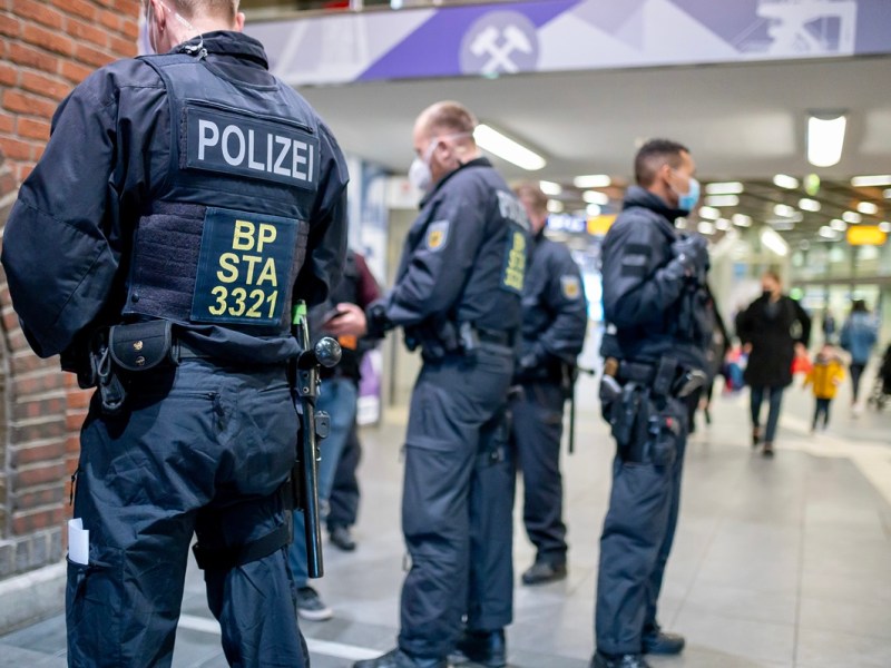 Polizei greift am Hauptbahnhof Dortmund und Gelsenkirchen durch – DAS müssen Reisende wissen