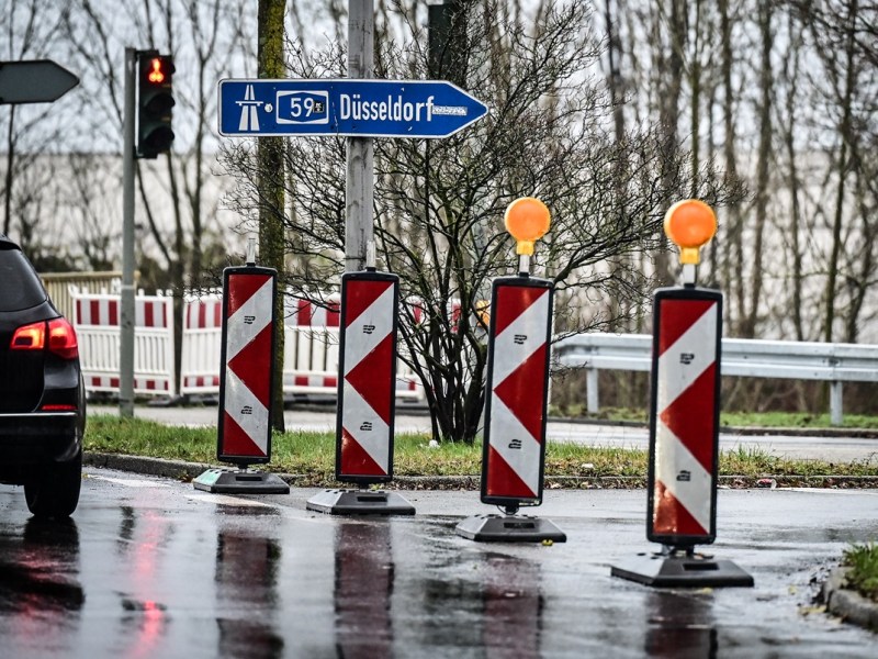 A52 und A59 in NRW gesperrt – Autofahrer sehen rot: „Schlechter Scherz“