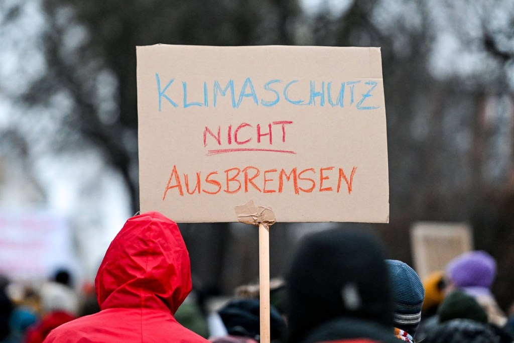 "Merz spielt mit Millionen Menschenleben"