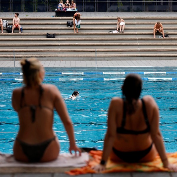 Freibäder in Deutschland sorgen mit Outfit-Verbot für Wirbel – Burkinis und lange Badekleidung tabu
