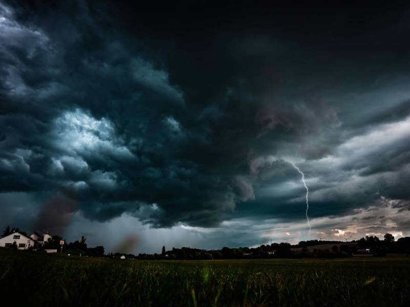 Heftige Unwetter ziehen über Deutschland – „Große Gefahr“ ist noch nicht gebannt!