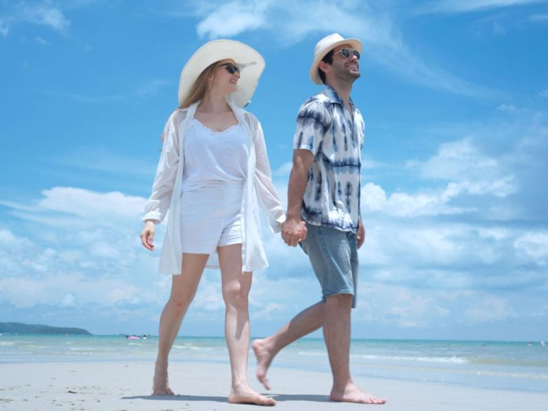 Paare tun es im Urlaub immer wieder – das kann unschön enden