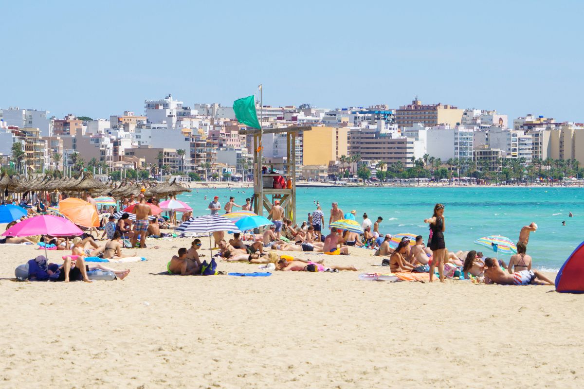Mallorca-Polizei warnt Strandurlauber am Ballermann - „Gefahr für die Gesundheit"