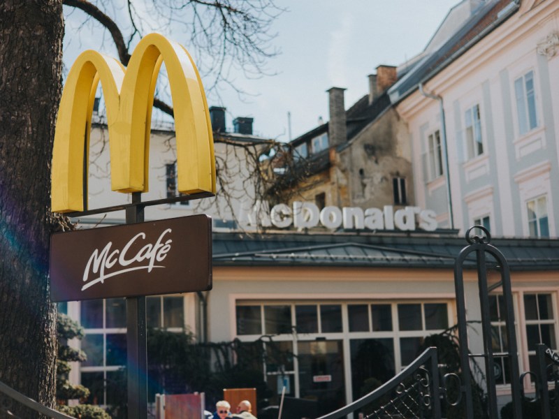Österreich-Urlauber besuchen McDonald’s – beim Blick auf die Karte sind sie verwirrt