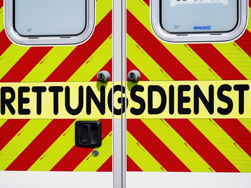 Dramatischer Notarzt-Einsatz in einem Freibad in NRW – Mädchen (14) muss reanimiert werden