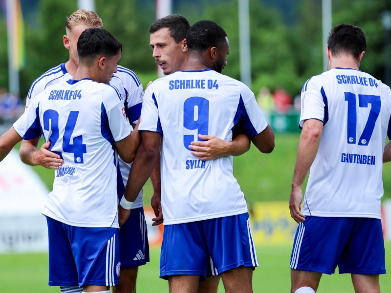 Von wegen Schalke-Abgang! Profi schiebt Gerüchten den Riegel vor