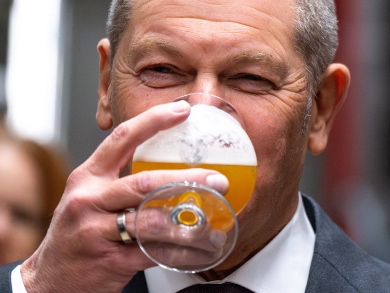 Alkoholverbot im polnischen Parlament: Auch unsere Politiker trinken gern mal ein Gläschen